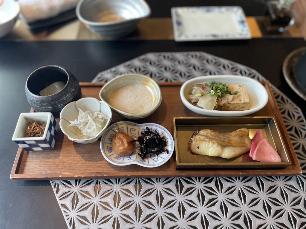 カハラホテル横浜日本料理濱の朝食の寄箱