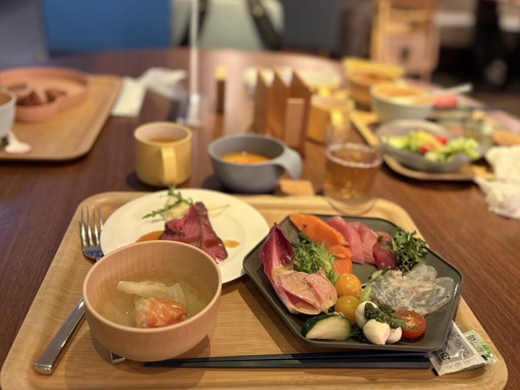 スタジオビュッフェもぐもぐの夕食盛り付け