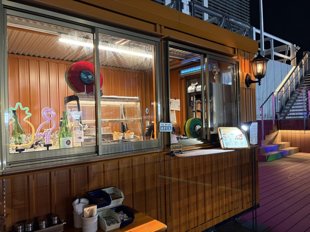 OMO7横浜の屋上ガーデンの売店