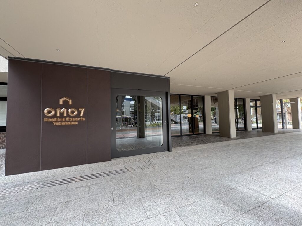 OMO7横浜のエントランス外観