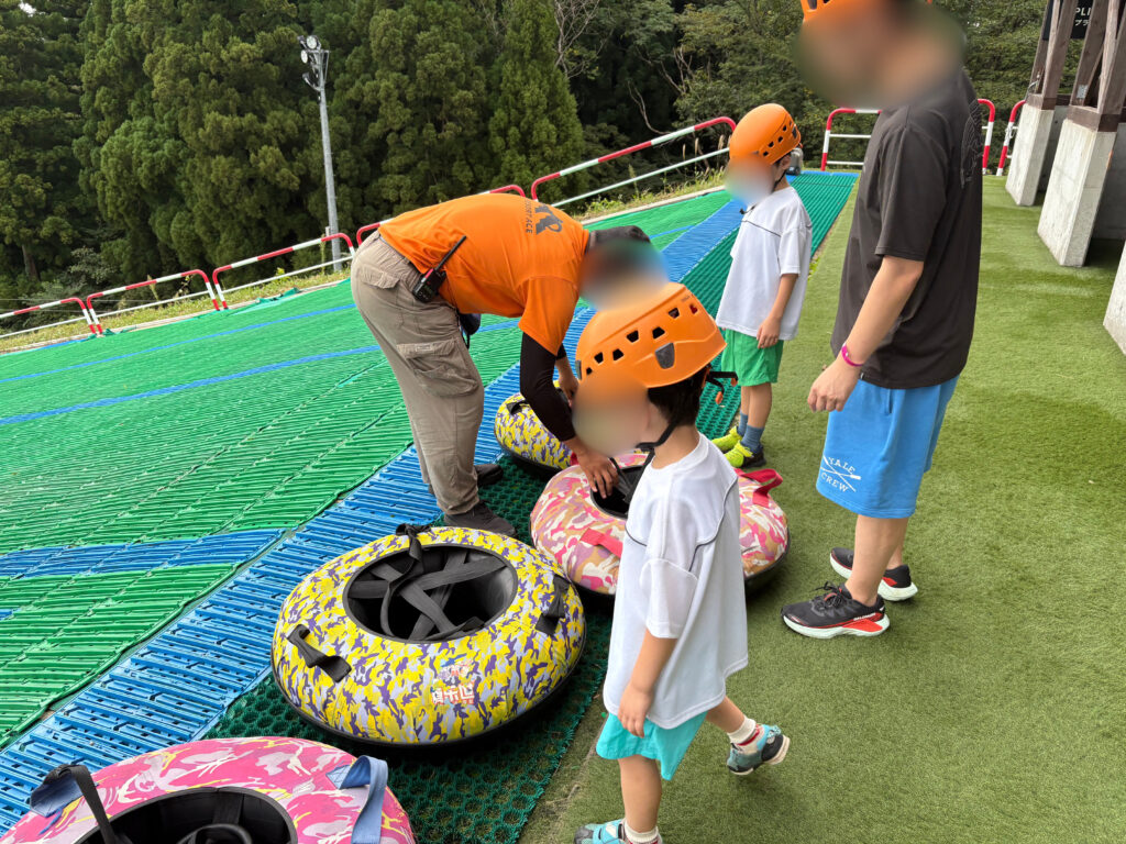 ロッテアライリゾートのチュービングを滑る前の準備
