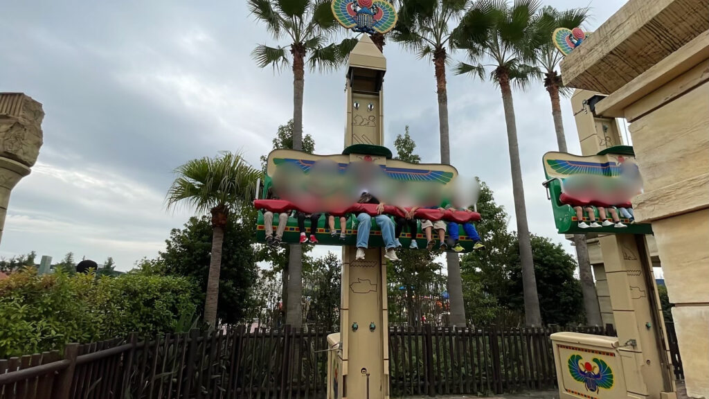 レゴランドのシートが上下するアトラクション