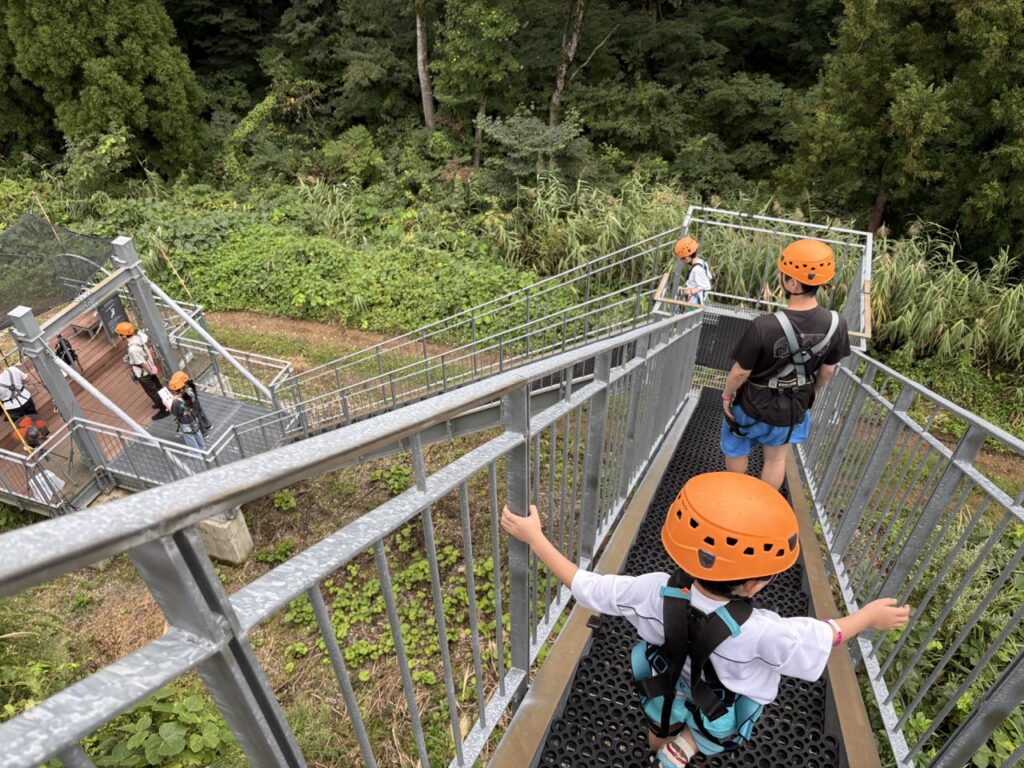 ロッテアライリゾートでジップラインをやるところ
