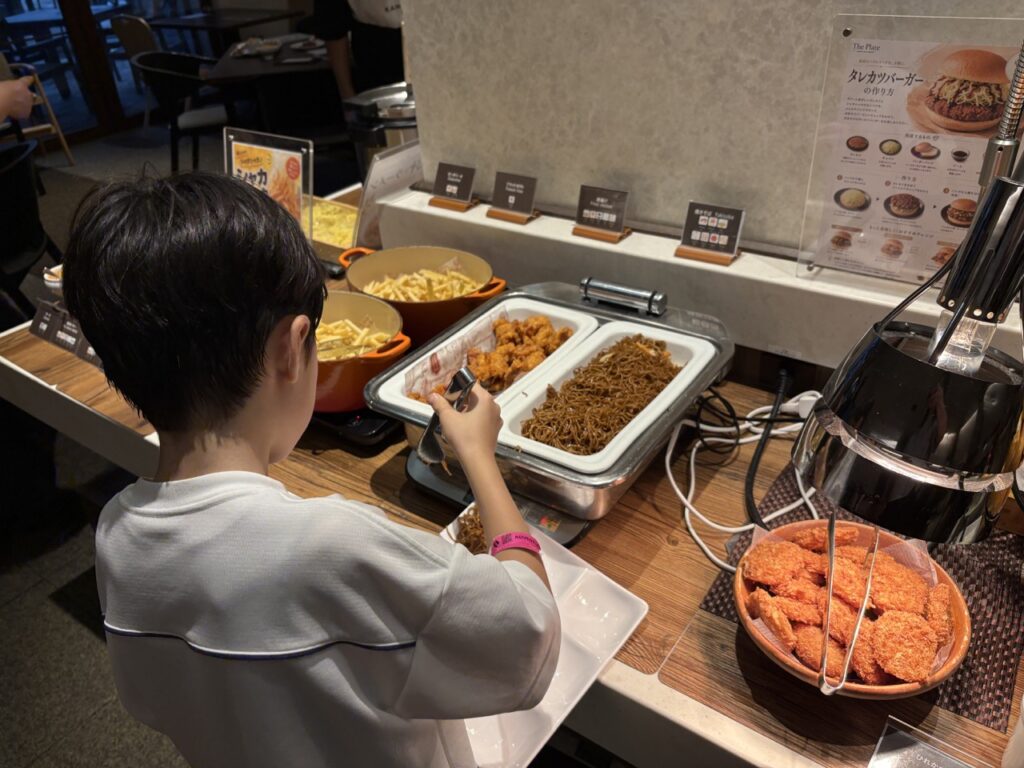 ロッテアライリゾートのTHE PLATE夕食ビュッフェのキッズコーナー