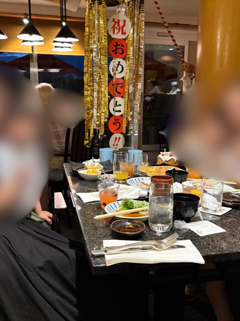 ルネッサンスリゾートオキナワのロイズのお誕生日祝いのくす玉